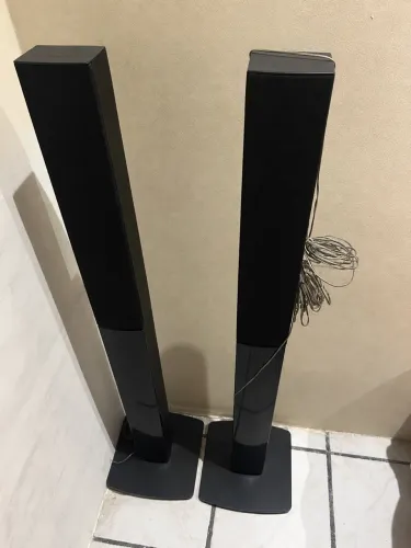 Caixa de som acústica torre