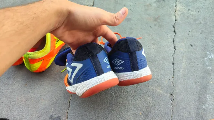 Tênis de Futsal Umbro Pro 5 (Laranja e Azul) - Tam 40