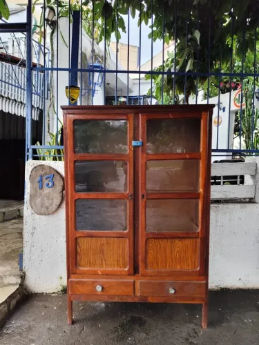 Livreiro antigo em madeira maciça