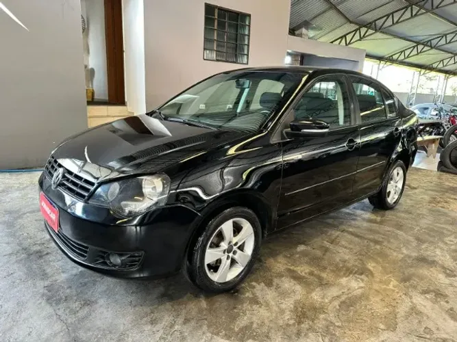 Volkswagen Polo Sedan 1.6 MI Total Flex 8V 4P 2014
