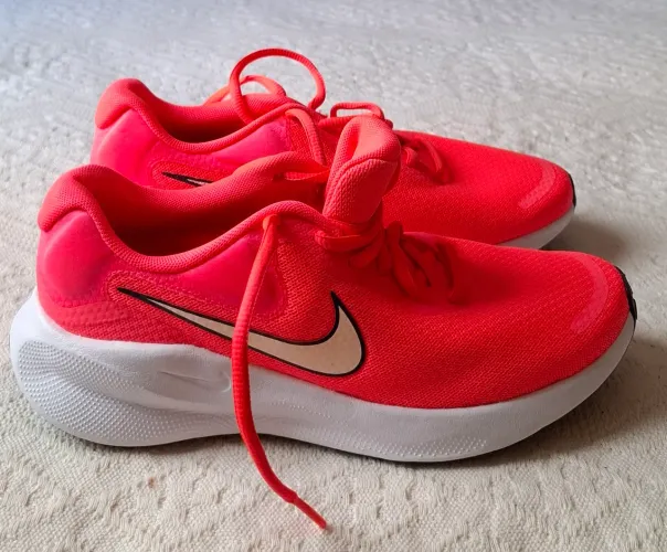 Tenis Nike novo tam 36