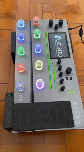 Pedaleira Mooer GE300 | Excelente Estado | Caixa Original + Fonte + Cabo USB