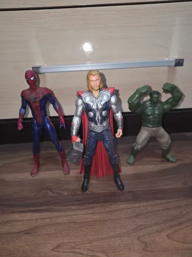 Bonecos Marvel (R$25 cada)