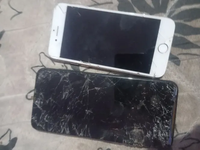 Carcaça de iPhone 8 e Samsung