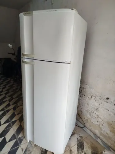 Geladeira Electrolux gelo seco 400 litros