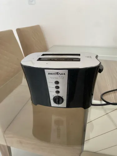 TORRADEIRA BRITÂNIA PRETA.