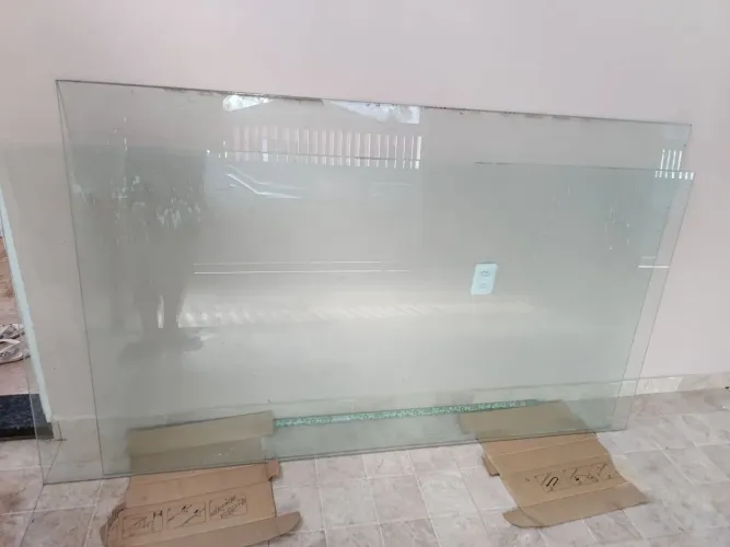 Dois vidros de blindex 