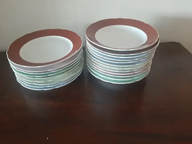 Lote 21 Pratos antigos (9 rasos e 12 fundos)- Porcelana Real - Cores Diversas (Vintage)