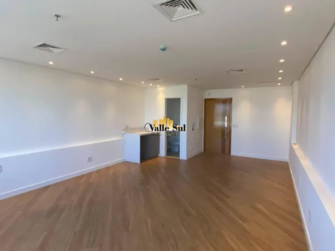 Sala Comercial de 40m² no Navarro Building | Ar Central, Estrutura Completa e Vaga - Aveni