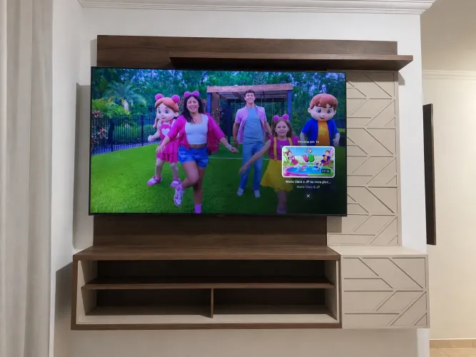 VENDO PAINEL GRANDE COM 2 PORTAS