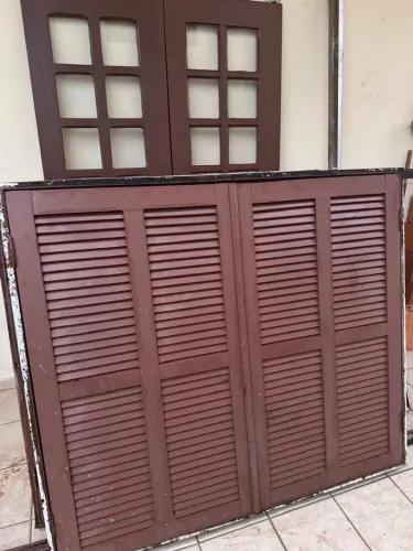 Janelas, porta janela com veneziana, madeira e alumínio