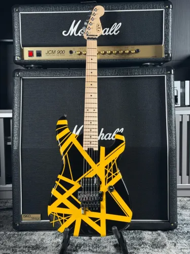 Guitarra EVH Striped Series Black with Yellow Stripes "Bumblebee" - 2024