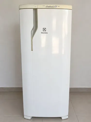 Geladeira Electrolux gelo seco