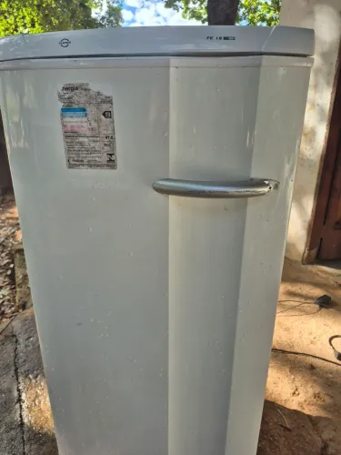 Freezer vertical funcionando tudo ok ( entrego vg e Cuiabá sem taxa )