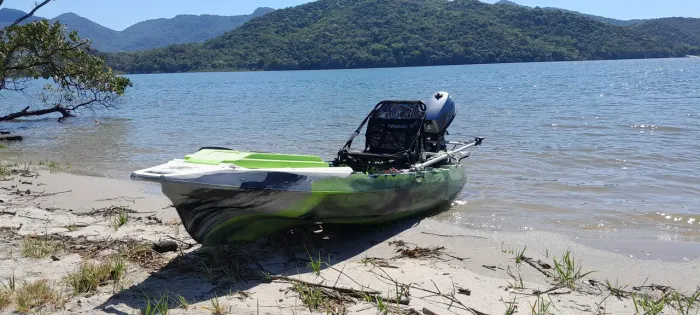 Caiaque Iron 1187 + motor hidea 5hp 