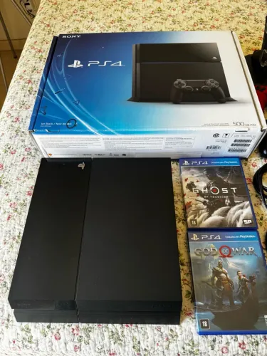 PS4 fat 500gb + 2 controles e carregador + 2 jogos
