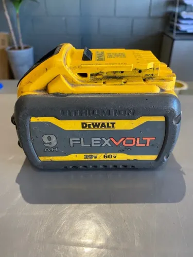 BATERIA DEWALT DCB609-B3 FLEXVOLT - 20V/60V MAX - 9.0AH - SEMI NOVA E REVISADA