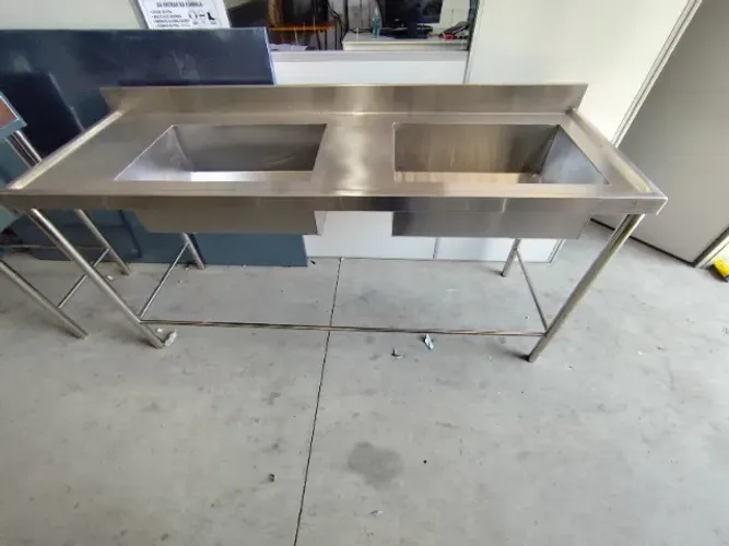 Pia inox 2 bojos contraventada 2,80×0,60×0,90 tampo 20#
