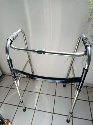 Andador de alumínio