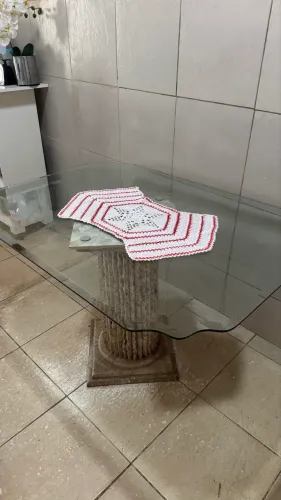 Mesa de Jantar tampo de vidro base de mármore e aparador