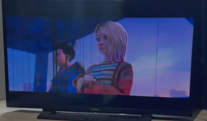 TV 40 polegadas Sony Bravia Não é Smart. Com pequeno defeito na Tela
