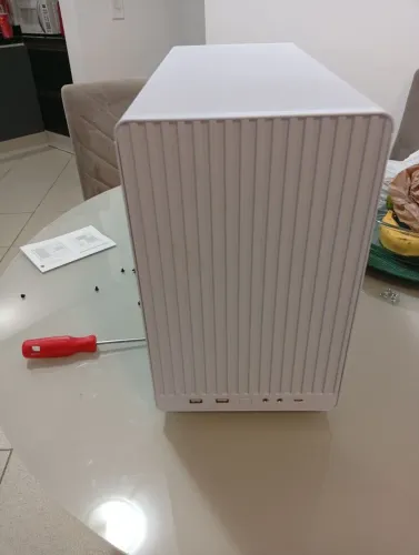 Gabinete lian li matx