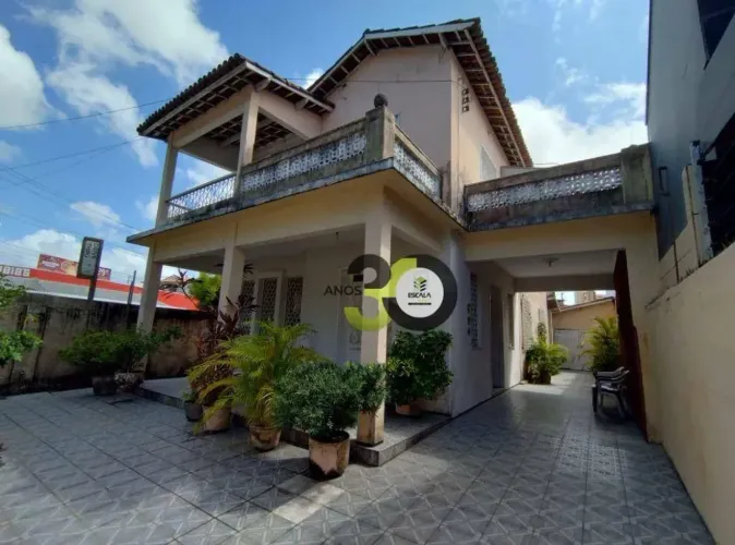 Casa duplex com 5 quartos à venda, 262 m², 5 vagas, financia - Fátima - Fortaleza/CE