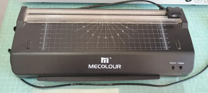 Plastificadora e Laminadora Mecolour Multifuncional com Refiladora (Usada)
