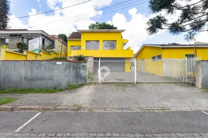 Amplo terreno em excelente localização