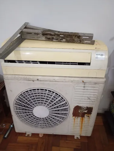 Split Hitashi Inverter 18mil BTUs 
