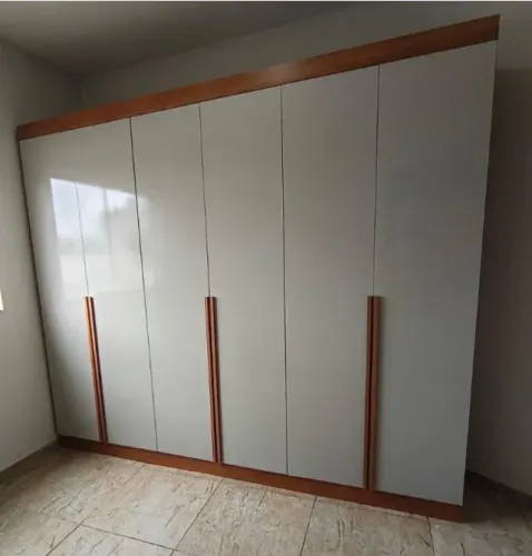 Guarda Roupa Seminovo Gigantão Espaçoso 6Portas espaço para longos