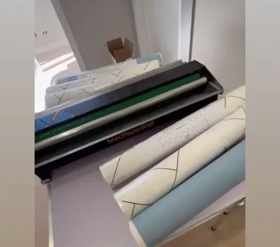 Máquina para colocação de papel de parede