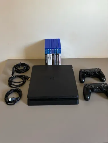 PS4 Slim 1 TB + 7 jogos + 2 controles + cabos