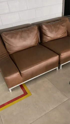 Sofá em couro 2 lugares super moderno