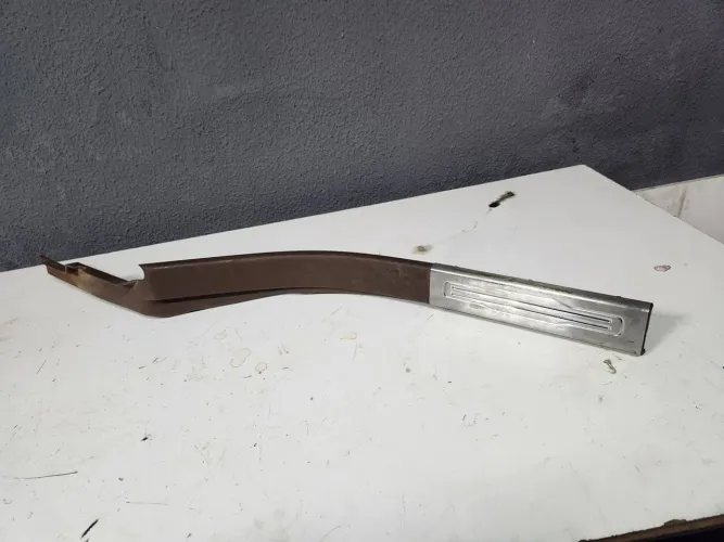 Soleira Traseira Esquerda Dodge Ram 2500 2022 Original Usado