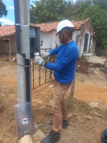 POSTES PARA LIGAÇÃO DE ENERGIA MONOFÁSICO E TRIFÁSICO 