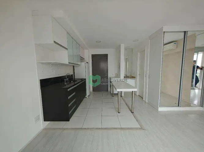 Studio para locação em Perdizes, com 1 vaga, bem localizado.