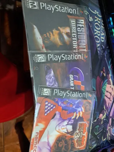 Jogos de ps1 resident evil, tekken 3 e gran turismo