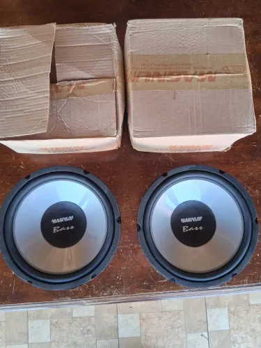 Par de subwoofer magnun 10 polegadas, usado uma vez seminovo 4 ohms