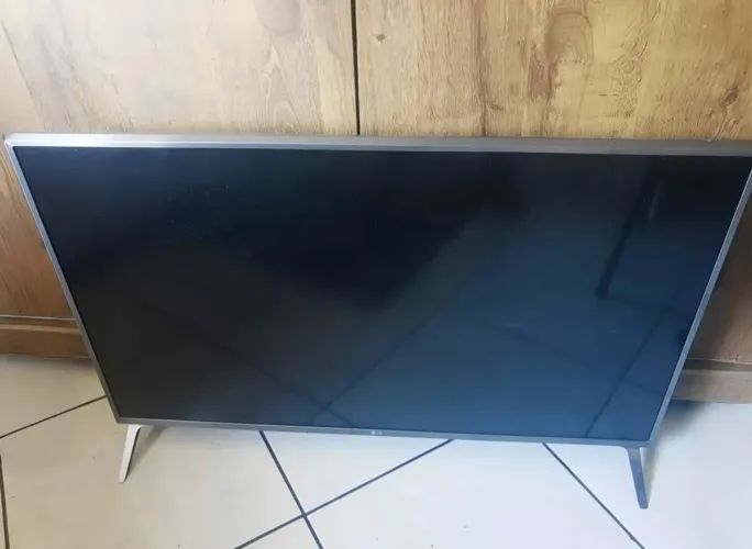 Smart TV LG 43" (Com Controle Original) - Ler Descrição (Ideal p/ Conserto ou Troca)