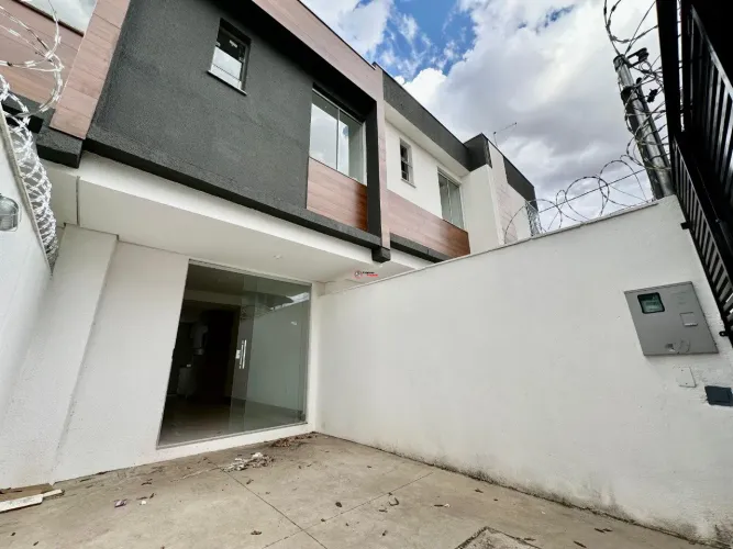 Casa 2 Quartos e 3 banhos à Venda, 88 m²