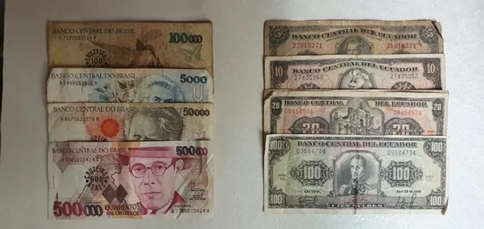 Cédulas e moedas antigas