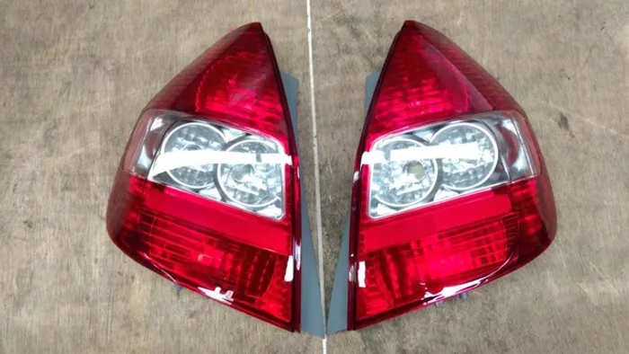 Lanterna e pára-choque traseiro Honda fit 04/08 novos 