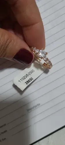 Lindo anel crevajado com zircônias