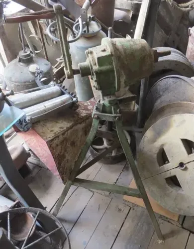 Antigo equipamento para lubrificação