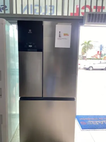 Conserto ,manutenção de geladeira refrigerador,freezer,lavaroupa,bebedouro ar cond