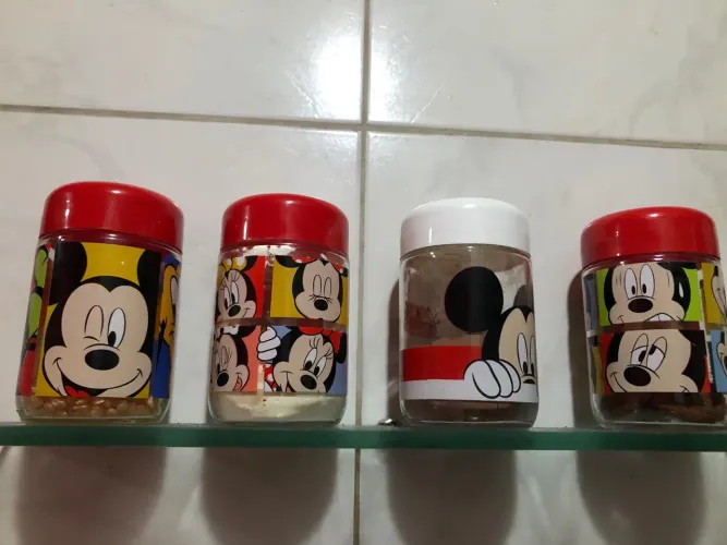 4 potes de vidro decorados com Mickey Mouse