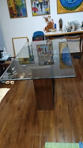 Mesa com borda bisotê