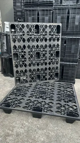 Pallet Plástico 15x1.00x1.20 cor preto R$179,90
