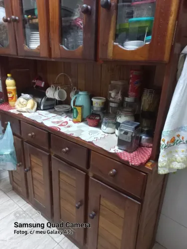 Armário de cozinha tribloco em madeira maciça RETIRADA NO LOCAL. NAO HÁ ENVIO 